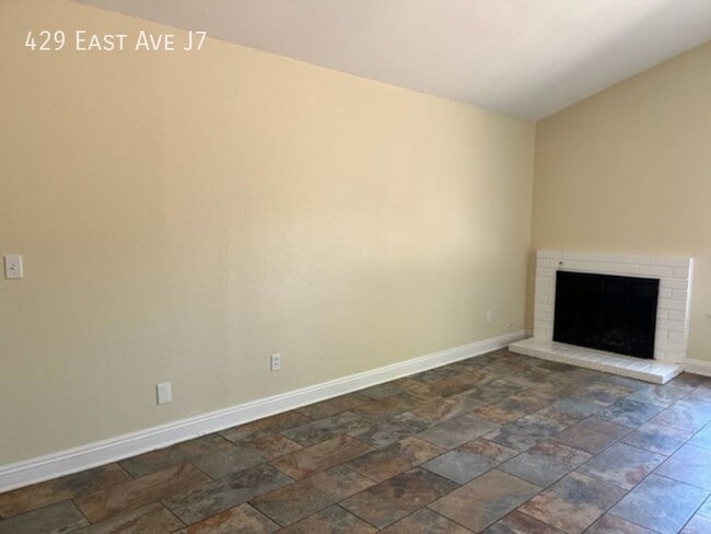 Building Photo - 429 East Ave J7-