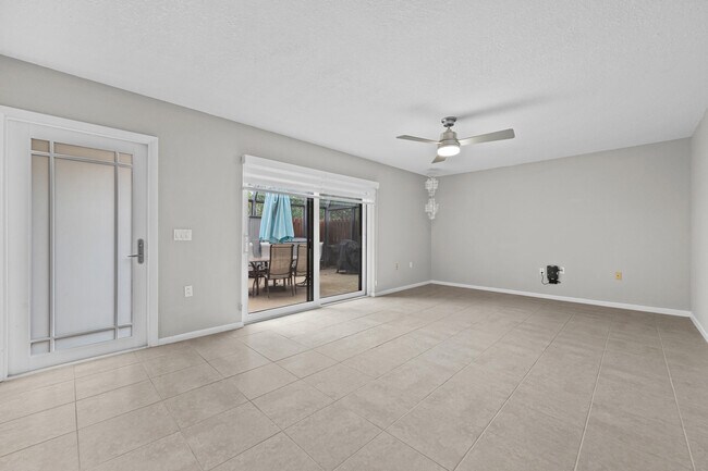 Building Photo - 5814 SE Windsong Ln