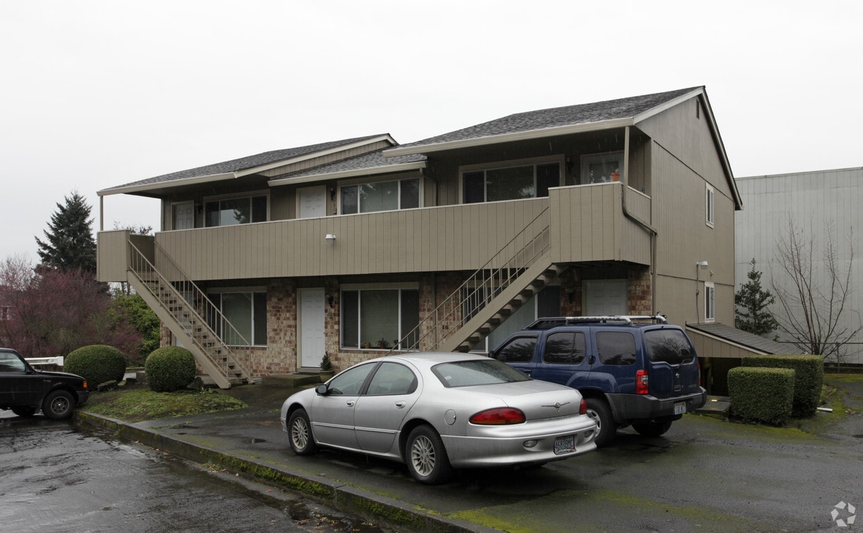Building Photo - 1800 W Reserve St
