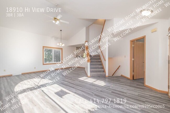 Building Photo - Welcome to this Gorgeous Brookfield 3 Bedr...