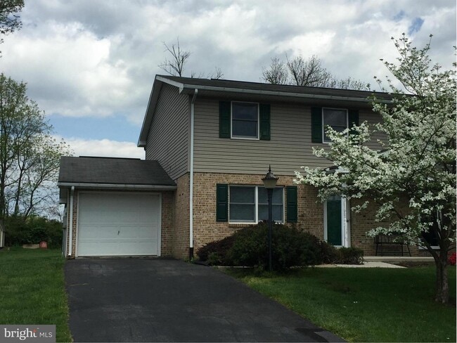 Building Photo - 14786 Sherwood Dr