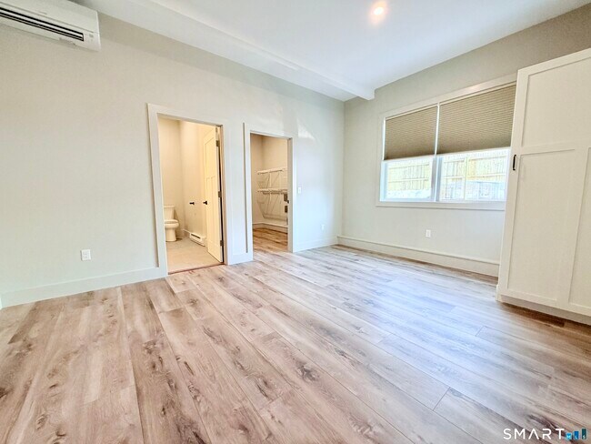 Foto del edificio - 29 E Main St