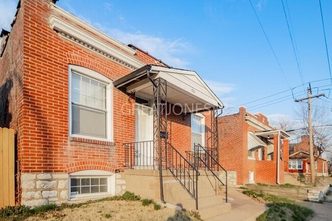 Building Photo - 521 Bowen St