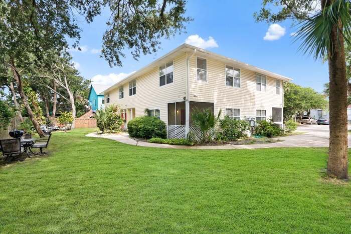 Foto principal - 109 B St