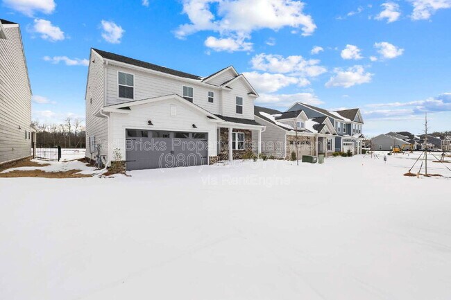 Building Photo - 2137 Riverbend Ave