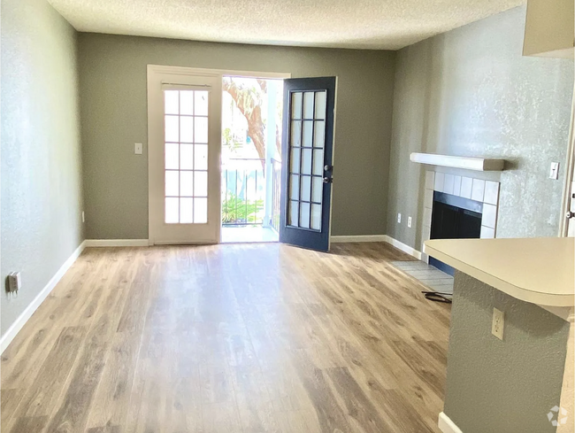 Building Photo - 2550 N Alafaya Trl