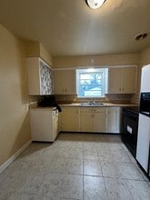 Building Photo - 1652 Stanley St