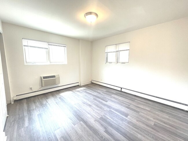 Interior Photo - 1321 Franklin