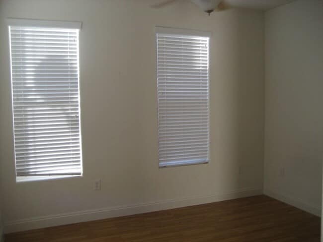 Building Photo - G Street 6 Plex