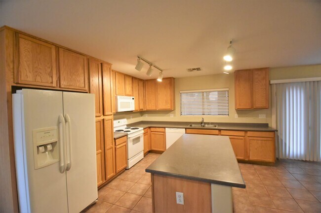 Foto del edificio - 4616 W Burgess Ln