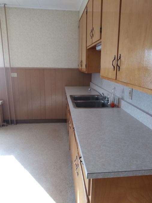 From main hall to kitchen wall - 62 Bridge St
