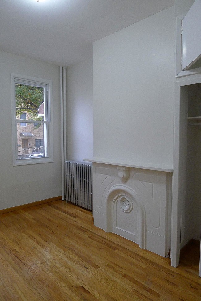 Building Photo - 528 Leonard St