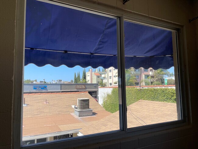 Building Photo - 4126 E Anaheim St