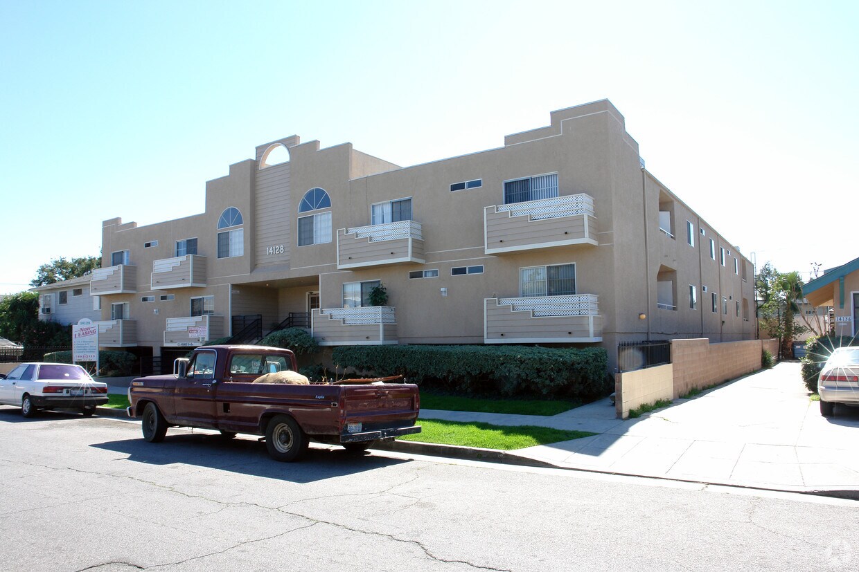 Primary Photo - 14128 Gilmore St