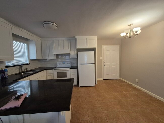 Building Photo - 617 DFW Dr