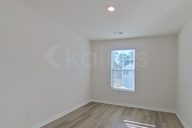 Building Photo - 117 Overstreet Way