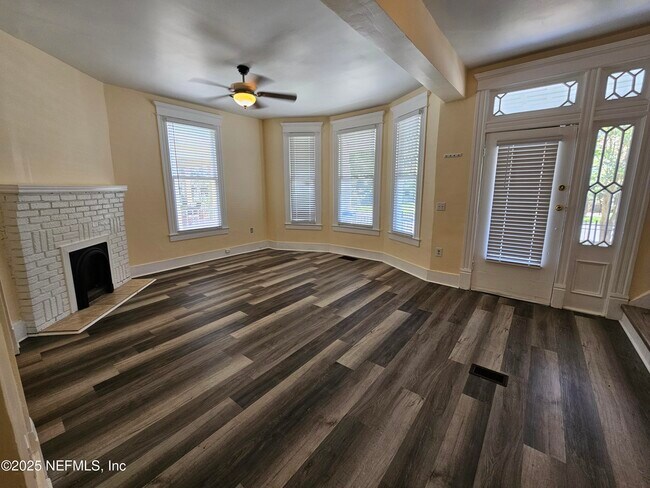 Foto del edificio - 307 E 9th St