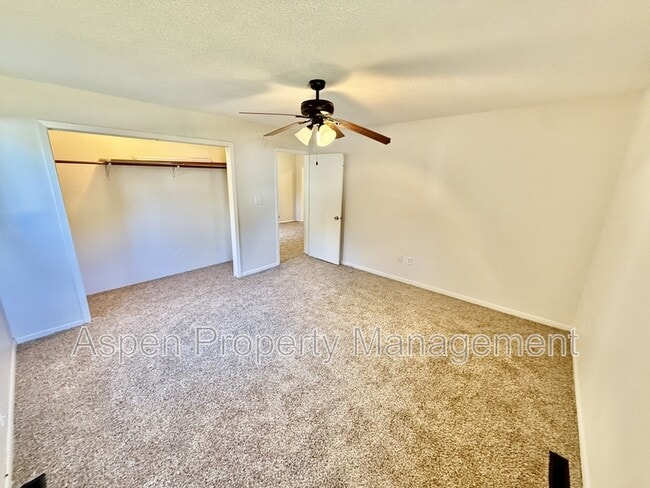 Building Photo - 420 Hedge Ave
