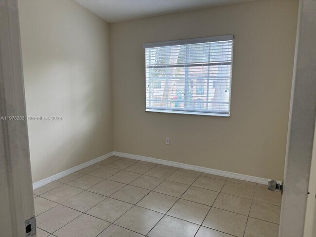 Building Photo - 2930 SE 12th Rd