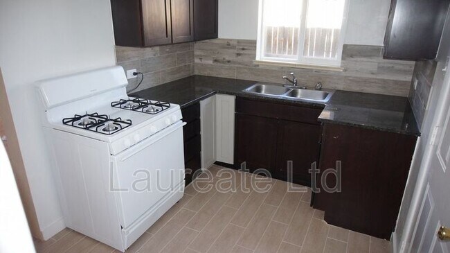 Foto del edificio - 2228 Ames St