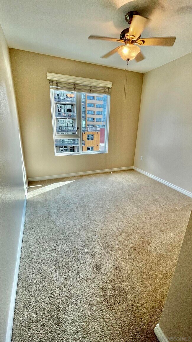 Foto del edificio - 300 W Beech St
