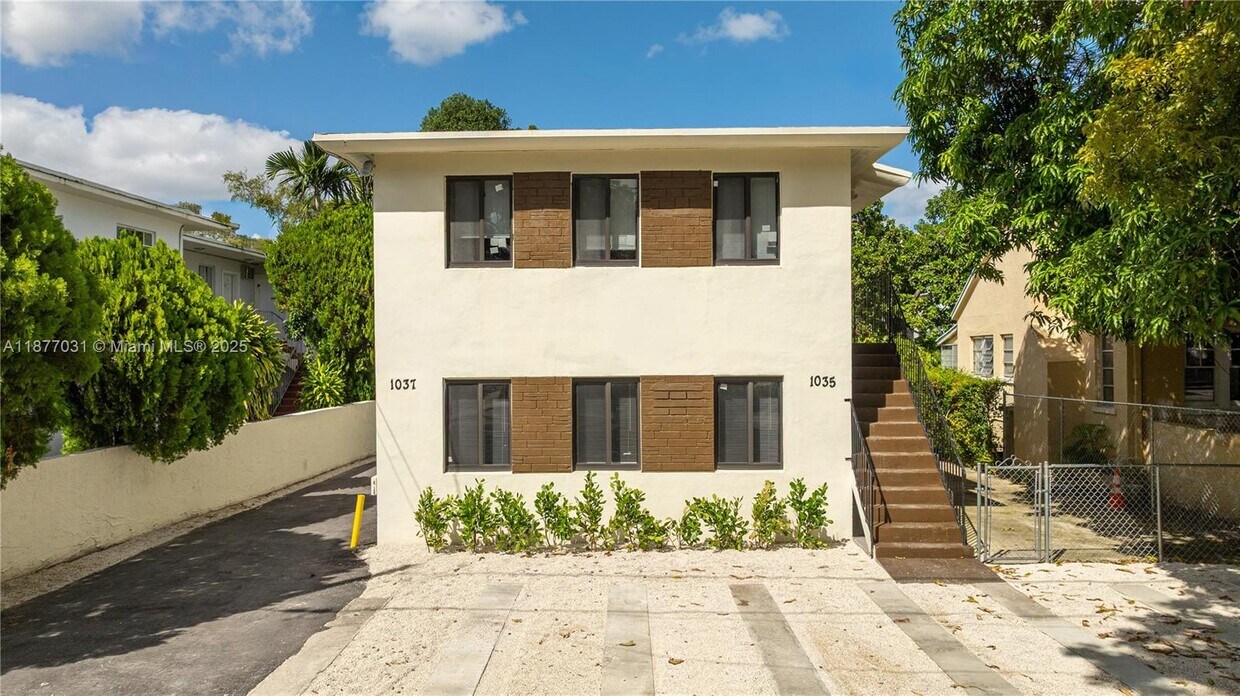 Foto principal - 1035 SW 4th St