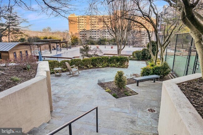 Foto del edificio - 5500 Holmes Run Pkwy