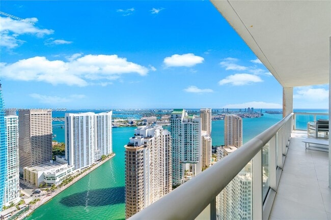 Building Photo - 495 Brickell Ave