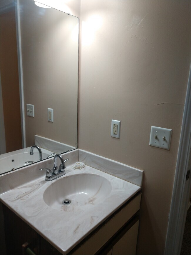 Foto del edificio - 1819 Summerhaven Ave