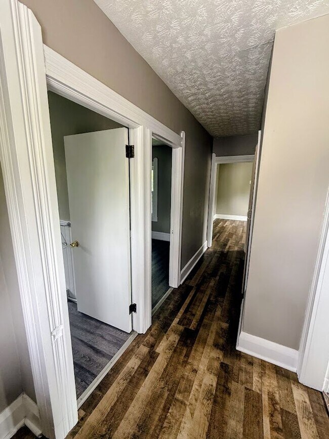 Building Photo - Wellman Duplex