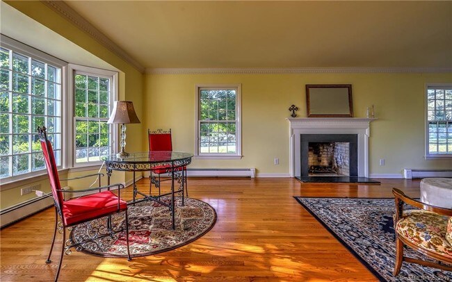 Foto del edificio - 40 Hunting Ridge Ln