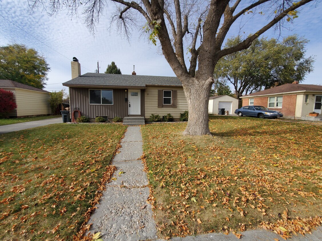 Primary Photo - 350 Holbrook Dr