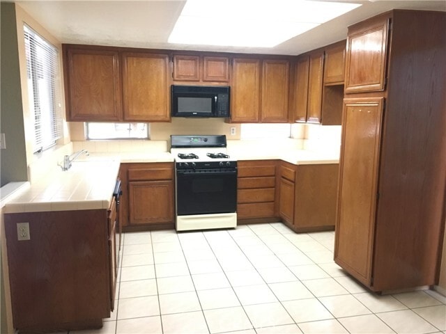 Building Photo - 1349 Crestmont Dr