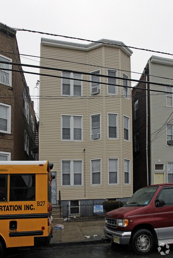 Primary Photo - 72 Sherman St