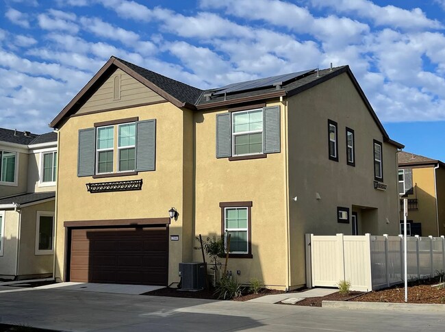 Building Photo - 2144 Brave Hawk Loop