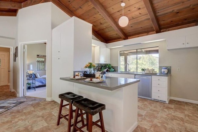 Foto del edificio - 11460 Summit Wood Rd