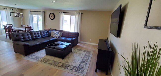 Building Photo - 2349 Jim Bridger Dr
