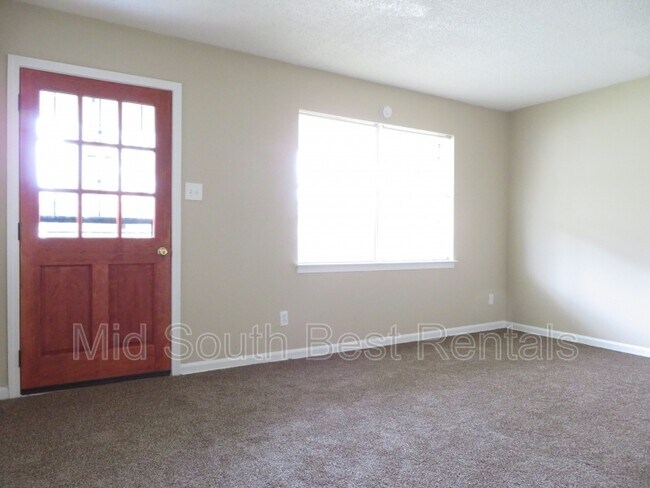 Building Photo - 4281 Tomahawk St