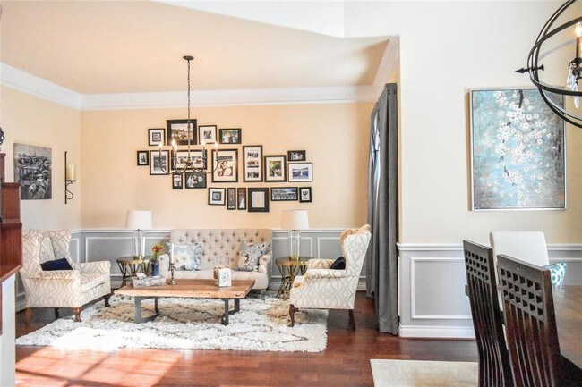 Foto del edificio - 5542 Silent Timber Path Ln