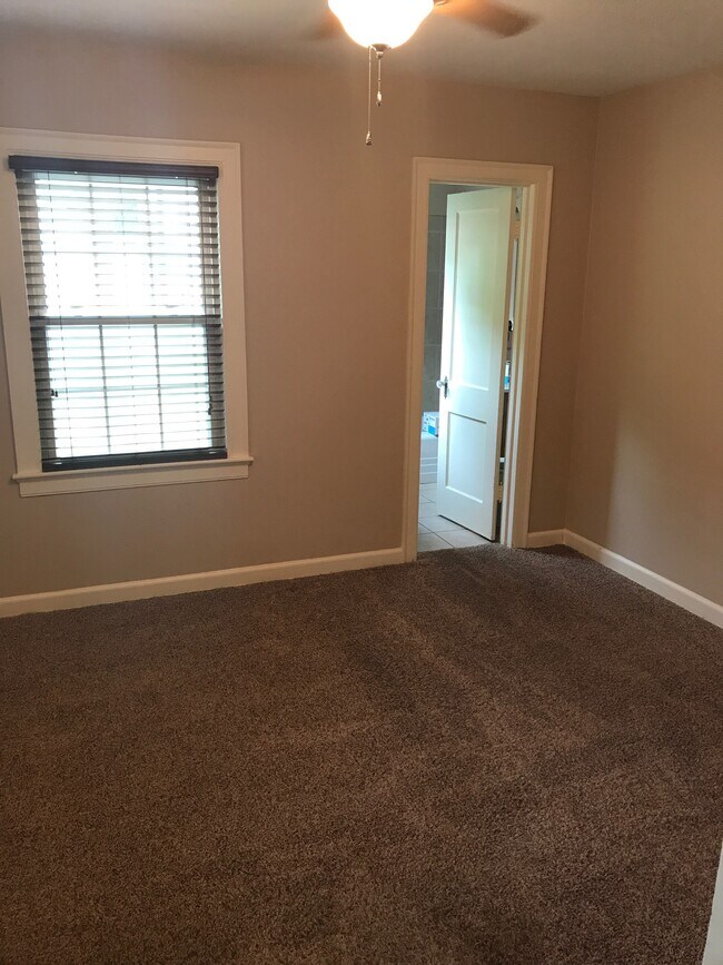 Bedroom - 1448 N Woodland Ave