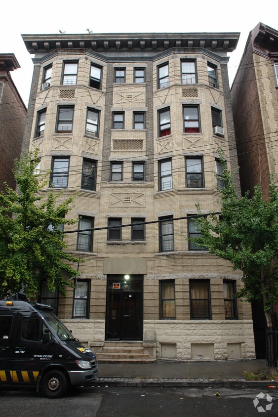Primary Photo - 21 Lawrence St