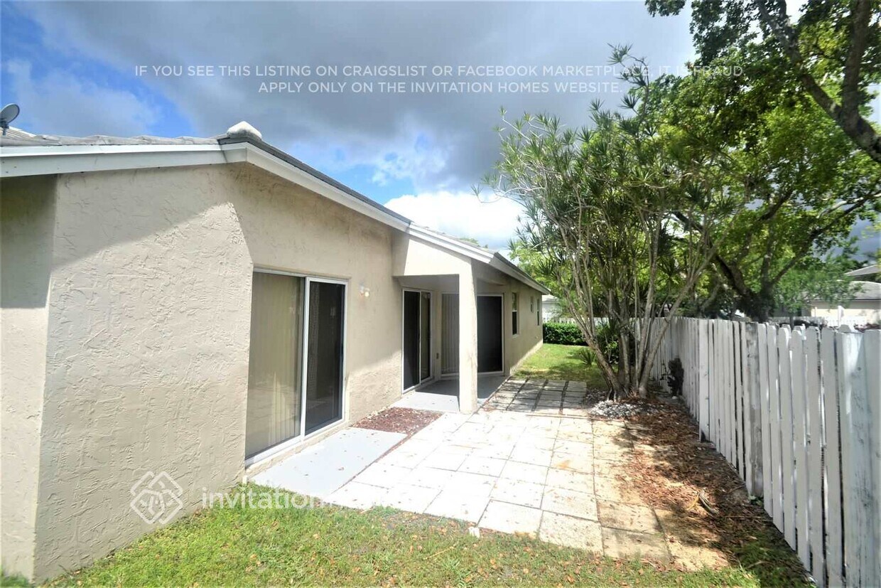 Building Photo - 801 NW 99th Ave