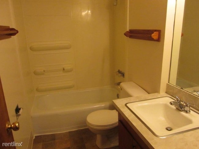 Building Photo - 2 br, 1 bath Apartment - 2904 20 Unit 20