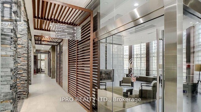 Photo du bâtiment - 330-1330 Burnhamthorpe Rd W