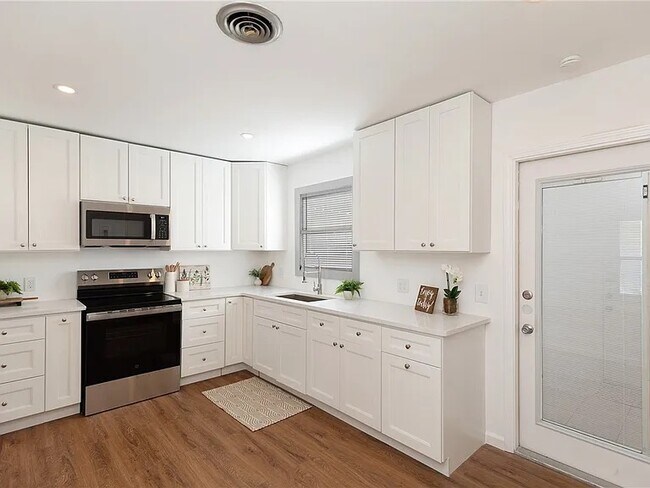 Foto del edificio - 4334 Randall Dr