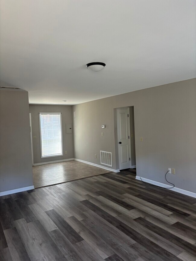 Foto del edificio - 1611 Briarwood Dr