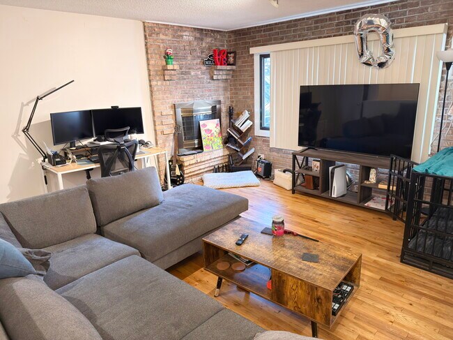 Foto del edificio - 715 W Diversey Pky
