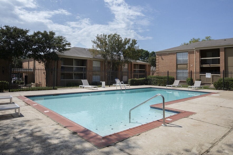 Hampton House Apartments