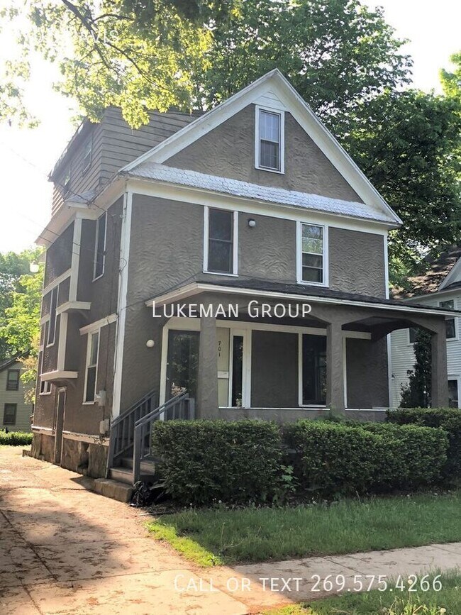 Building Photo - 701 Davis-