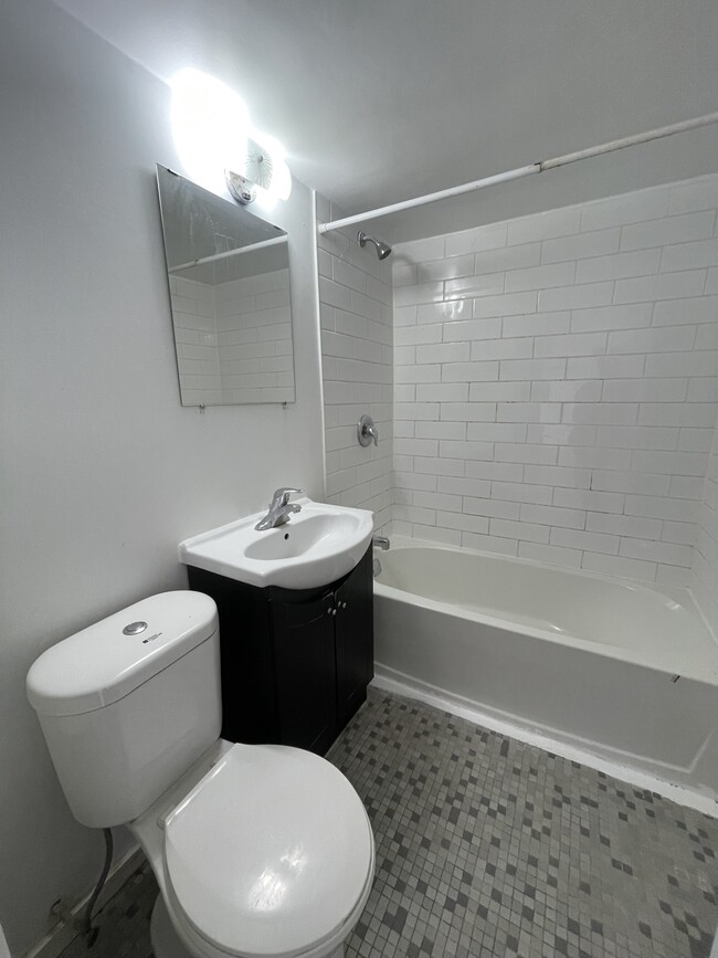 Building Photo - Large One Bedroom - Family Building